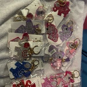 Unicorn elefant and heart key chains diferent country key chains